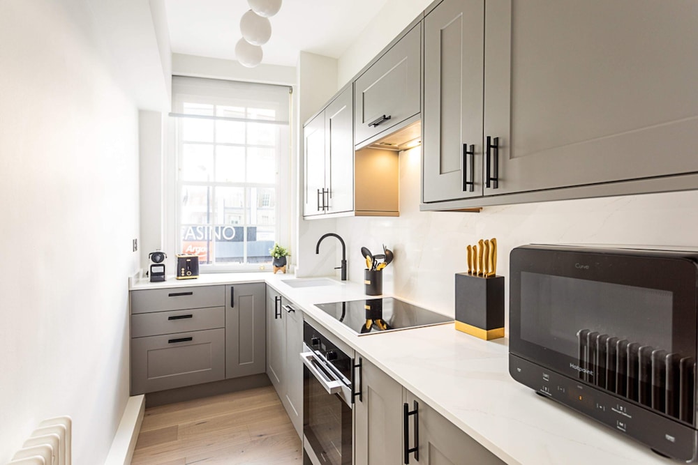 Modern Edgware Apartment