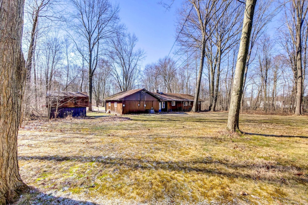 Pet-friendly Youngstown Cottage w/ Yard view 2