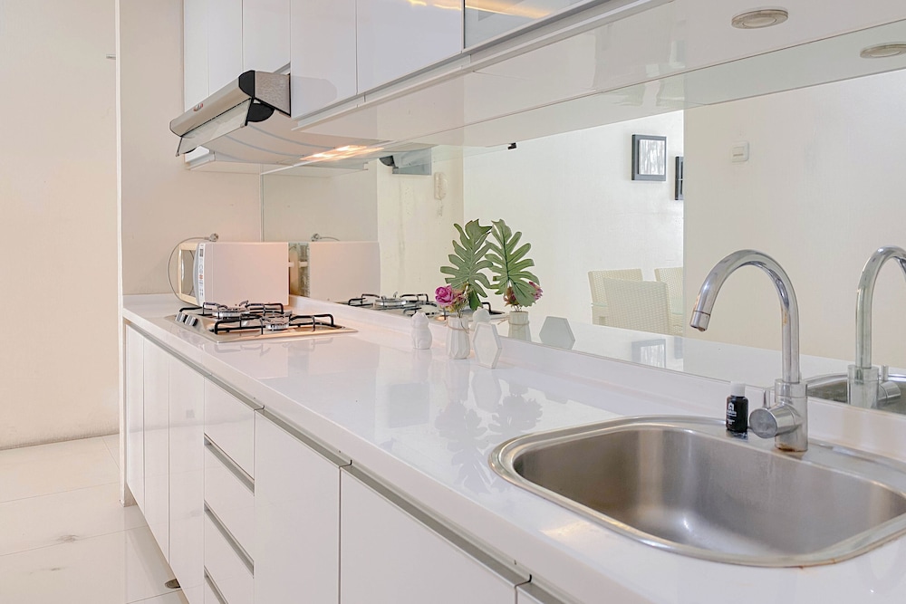 Strategic And Homey 2Br At Grand Palace Kemayoran Apartment