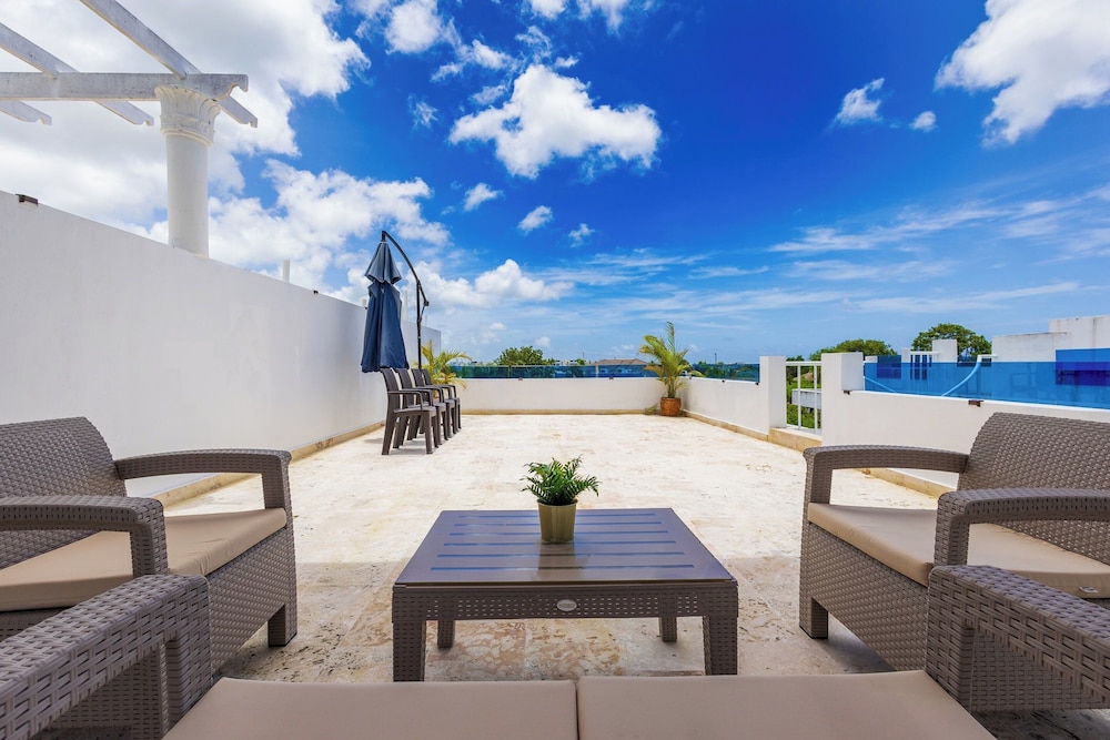 3BR Villa With Pool Rooftop and BBQ Gated Area