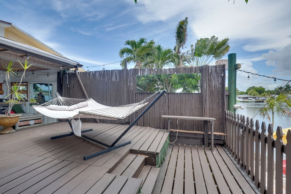 Lakefront Getaway w/ Dock Near Las Olas Beach