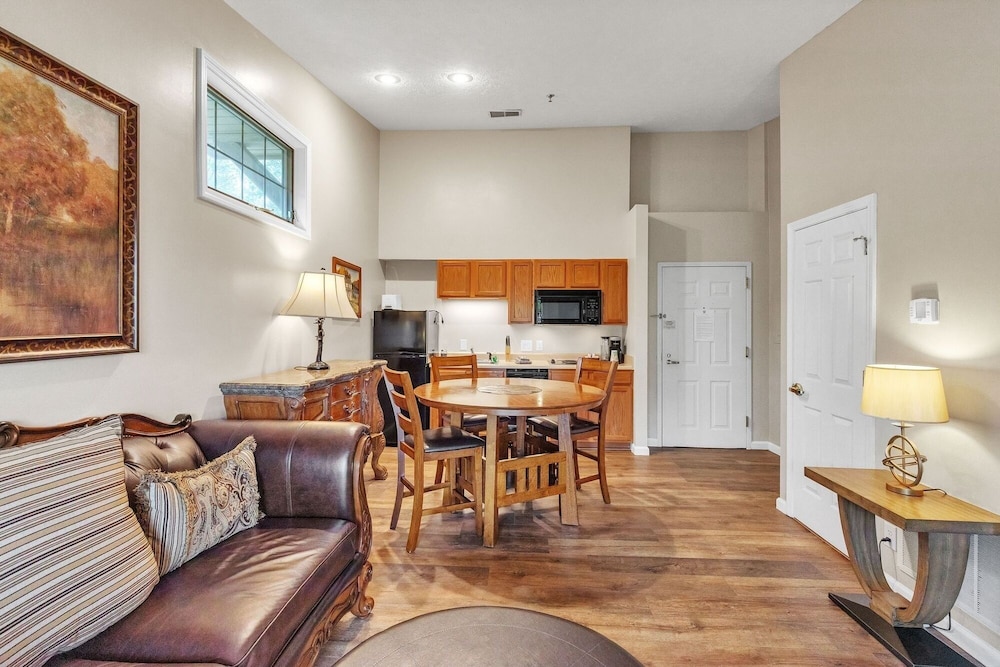 3rd Floor Front Side Corner Penthouse Suite - 304 by Grand Wood Suites