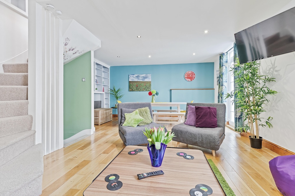 Pebble Mews House | By My Getaways | Parking for one small car