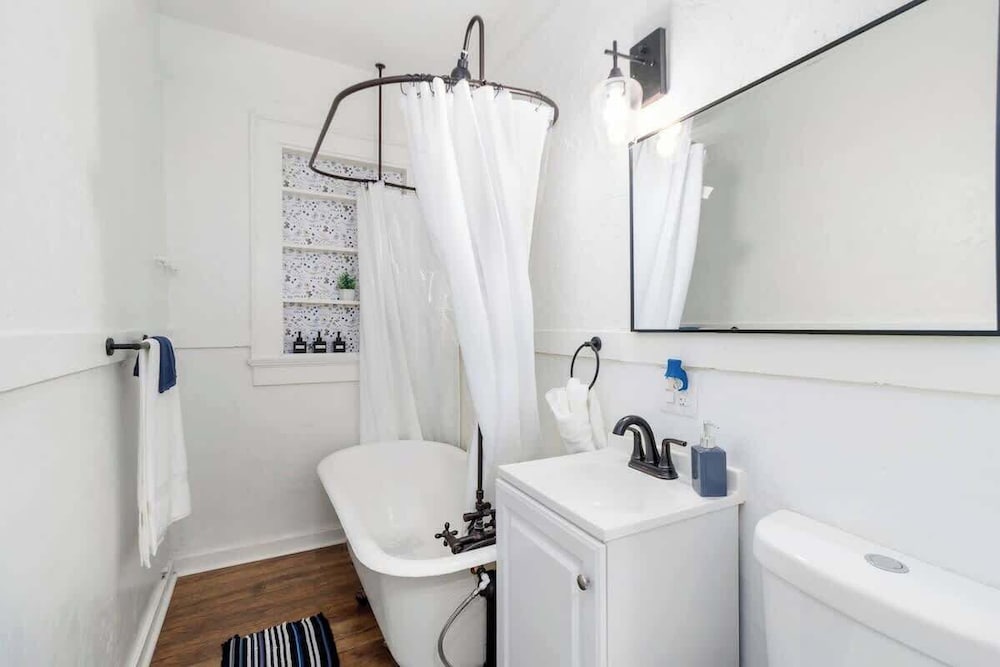 Charming 2-bedroom Home Lakeland