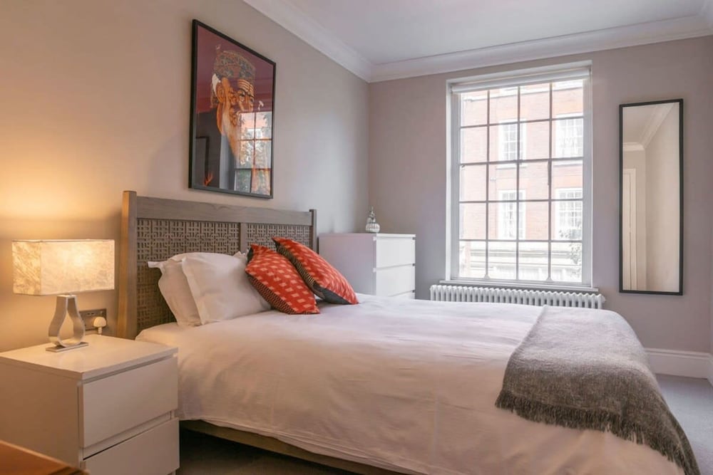 A Regal Abode - Marylebone - by Frankie Says
