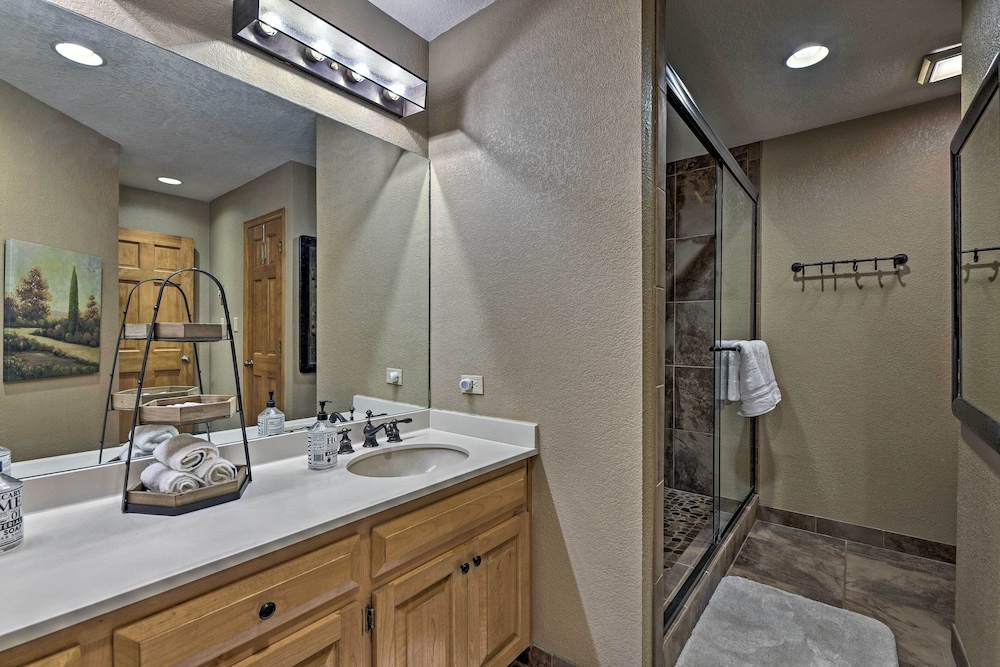 Condo w/ Balcony ~ 2 Mi to Purgatory Resort!