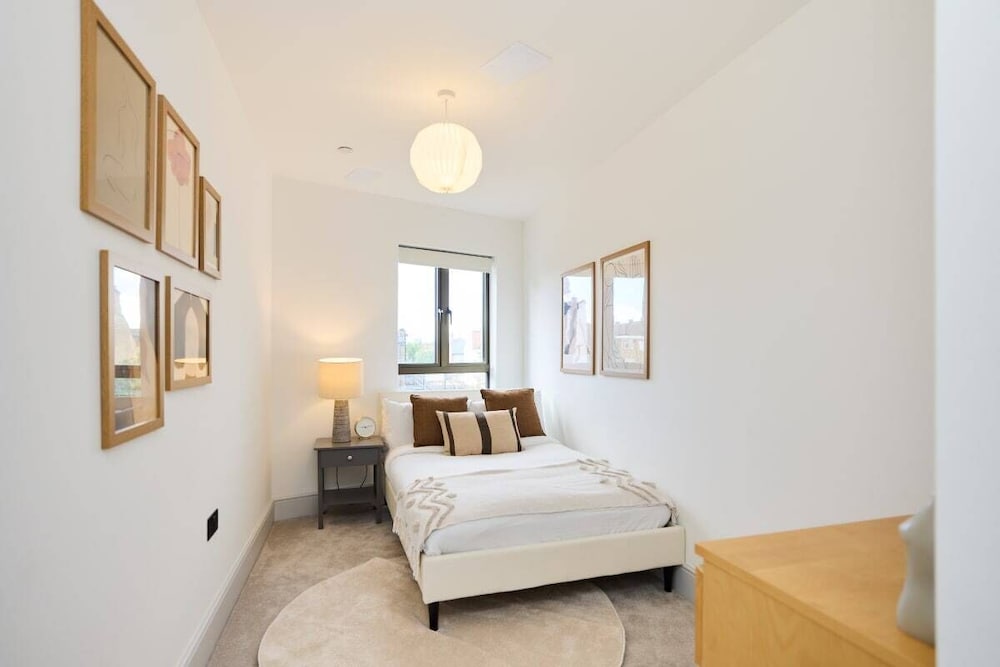 The South Wimbledon Escape - Lovely 3bdr With Balcony