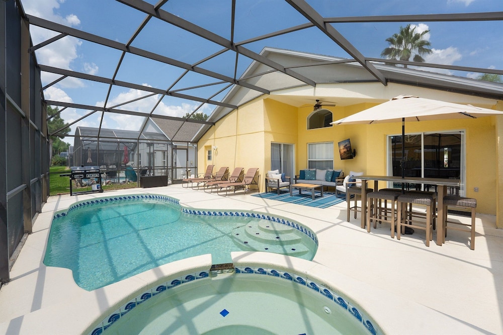 Carpet-free 4BR w/ Pool, 2 Master Bds, Near Disney