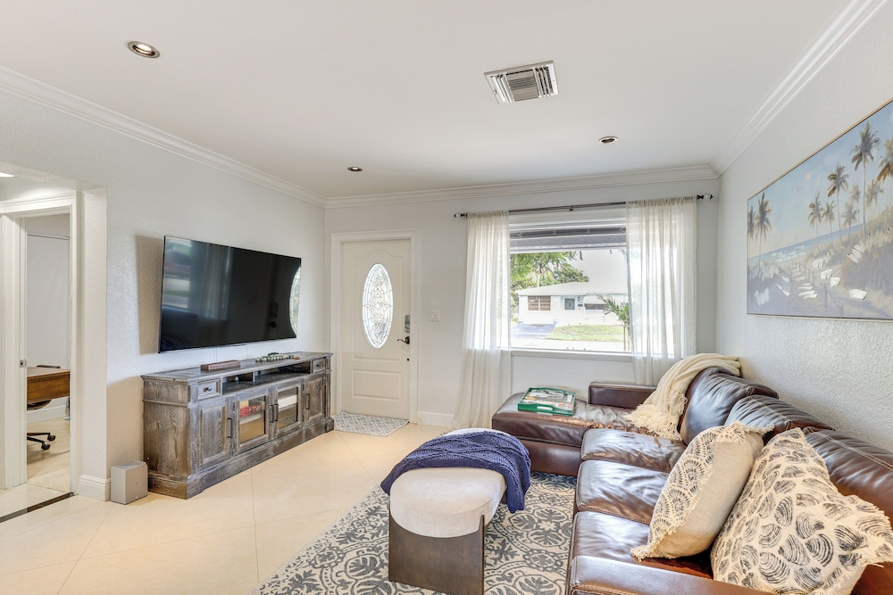Fish, Swim & Relax Poolside! Deerfield Beach Oasis