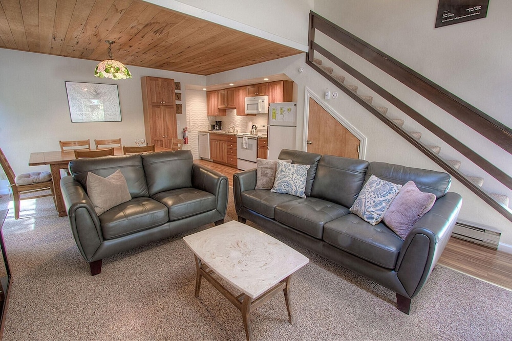 Lake Tahoe Vacations - Cartwright Corner Condo 4 Bedroom Townhouse by RedAwning - Property Image 21