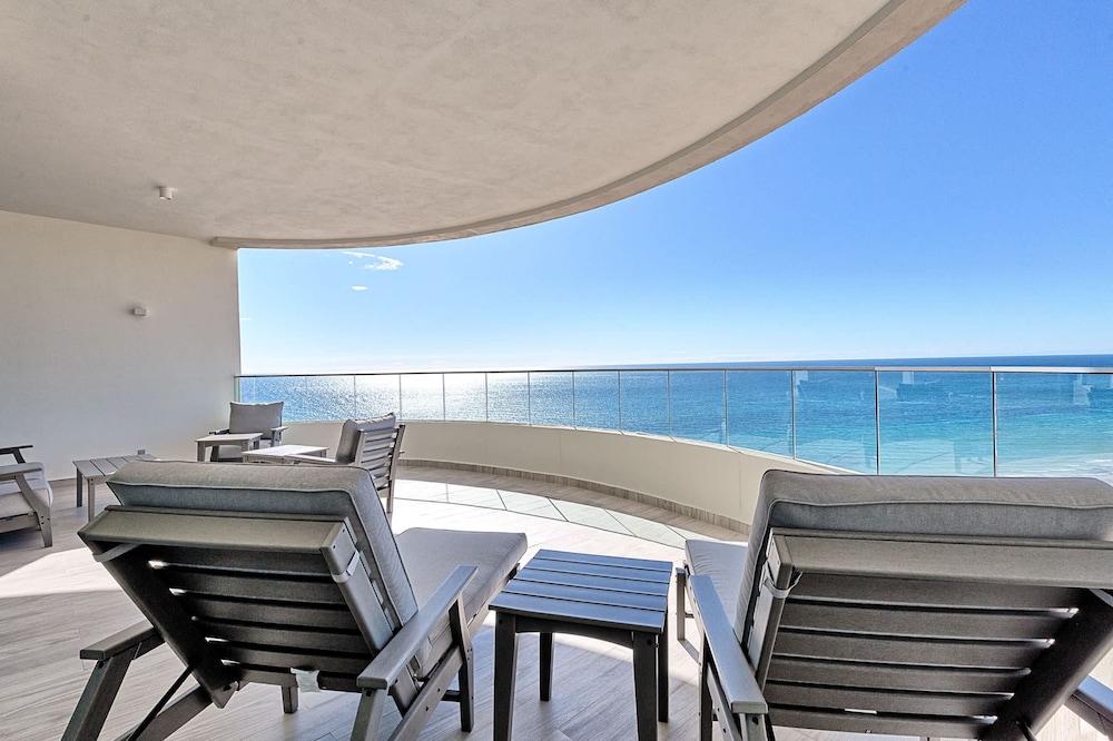 Oceanfront Vibes Iconic Beachside Getaway