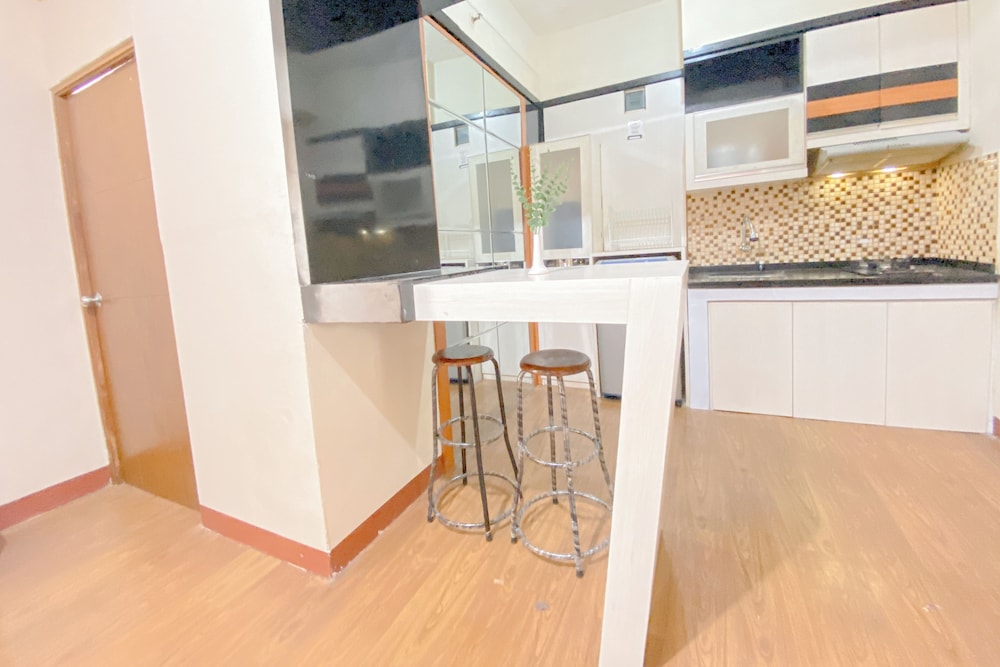Spacious Cozy Living 3Br At Gateway Ahmad Yani Cicadas Apartment