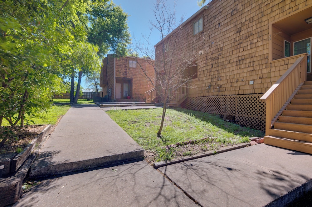Pet-friendly Bryan Escape ~ 2 Mi to Texas A & M view 4