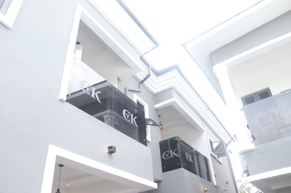 CREMYARK HOME APARTMENTS
