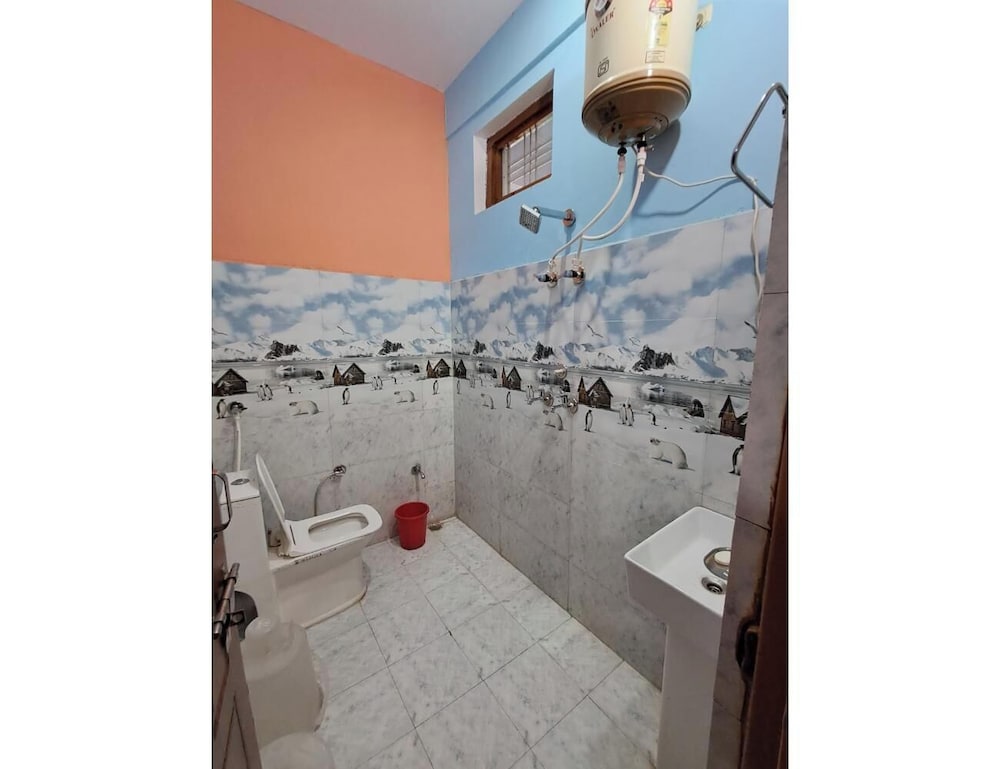 Hotel Mountain Paradise Barkot