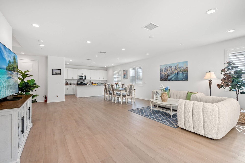 Spacious 5BR Getaway w Game Room Modern Comfort