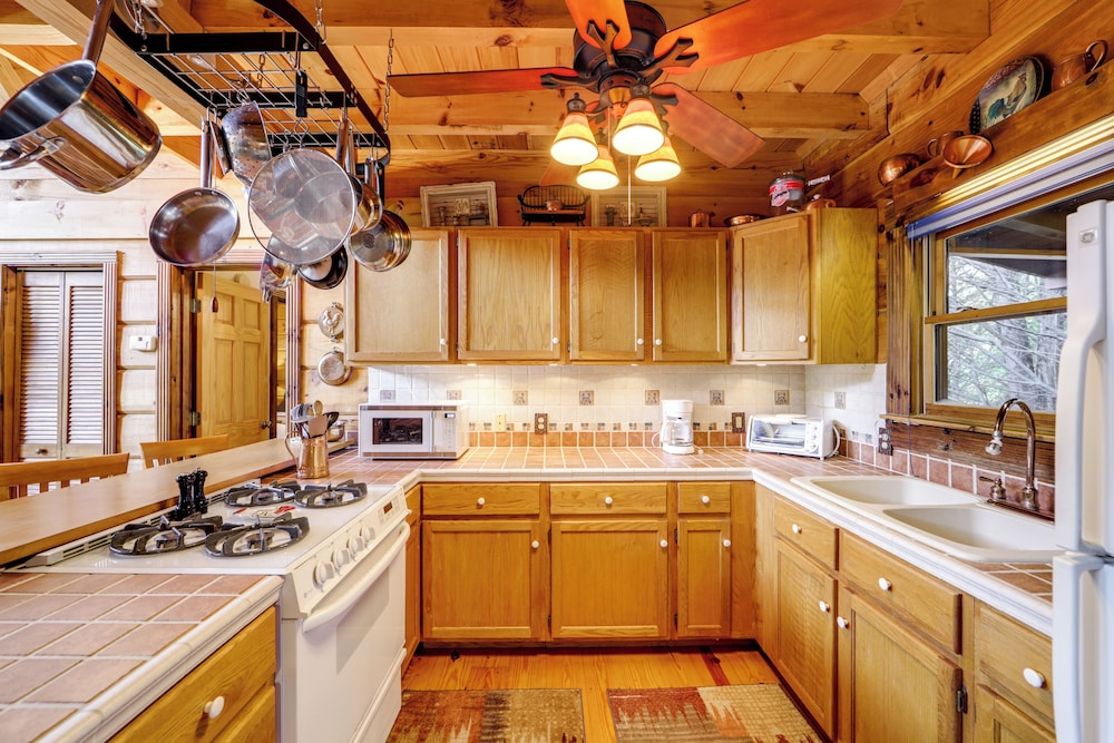 Panoramic Mountain Views & Decks: Franklin Cabin!