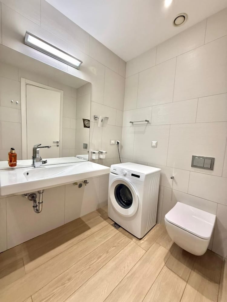 Condo Studio Plaza