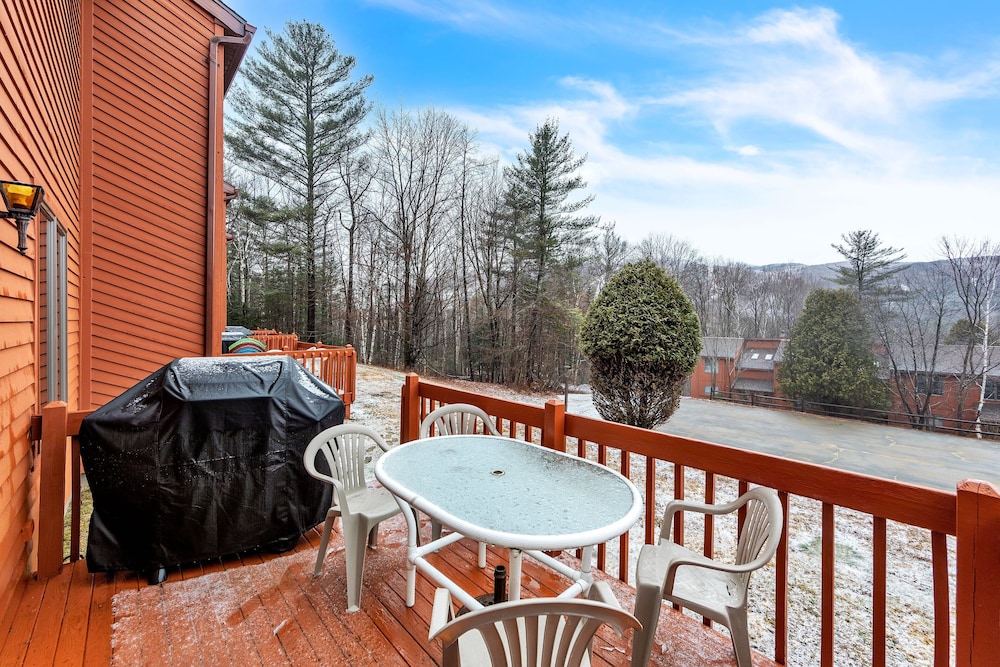 Santanoni 60h - Renovated Townhome With Privacy 2 Bedroom Townhouse by The Summit at Gore Mountain