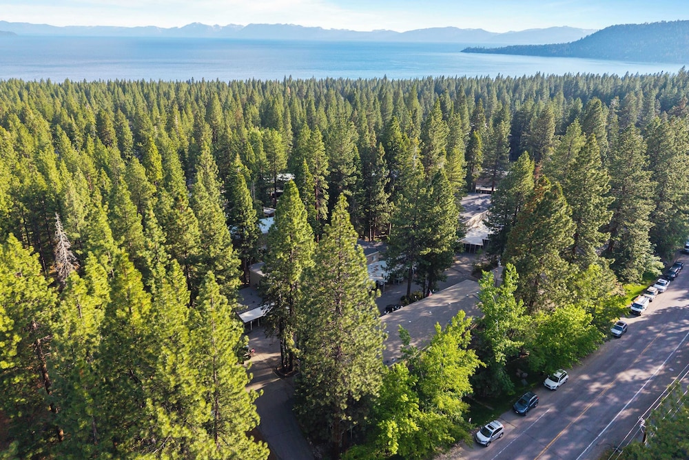 Cozy Forest Hideaway in Incline Village Private Balcony Sierra Solace by Avantstay