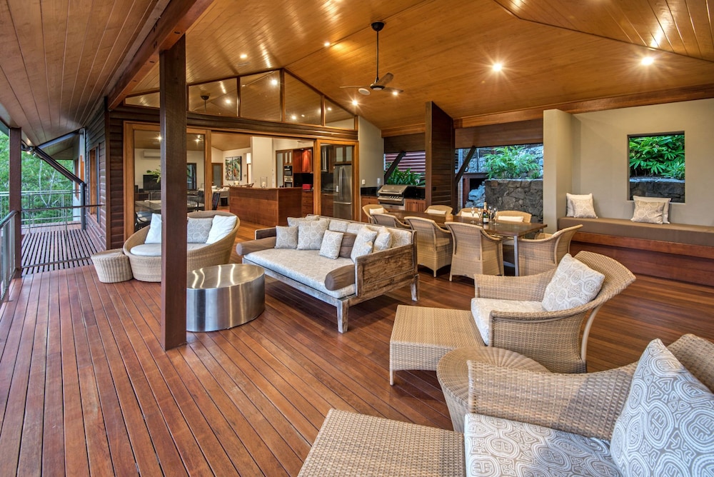 Iluka Luxury House With Ocean Views On Half Acre With Pool And Two Golf Buggies