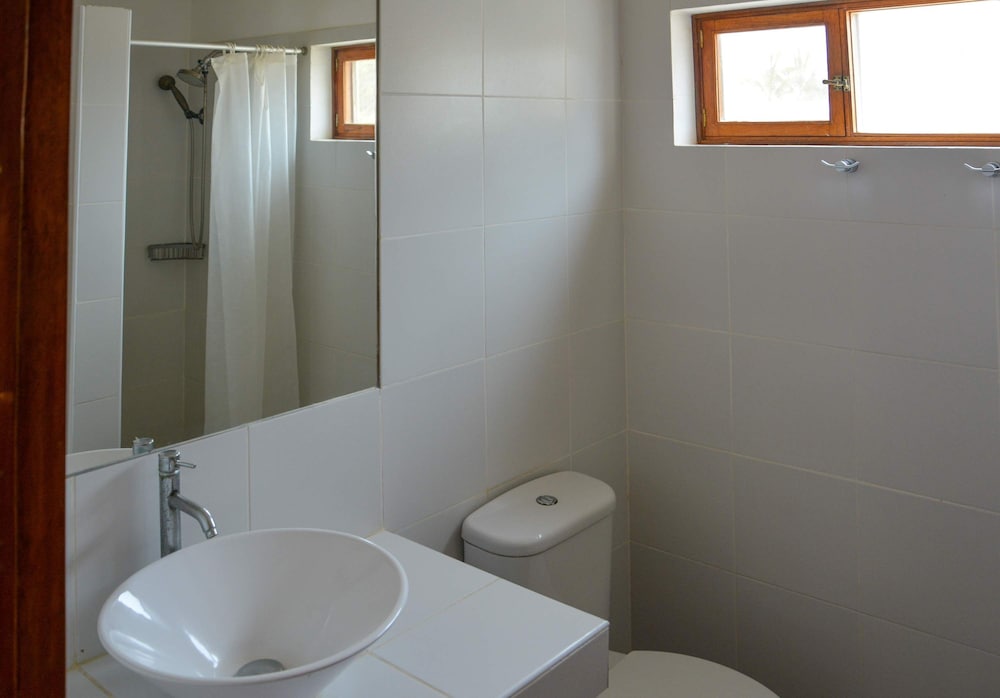 w Modern 5BR With Private Pool in Paracas