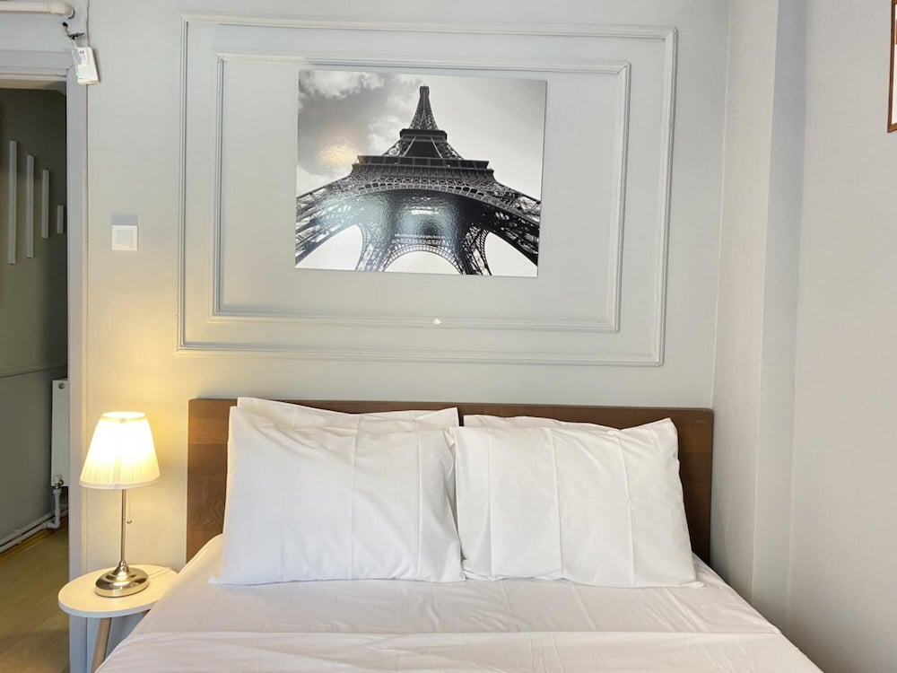 Charming Flat With Balcony in Sinanpasa Besiktas