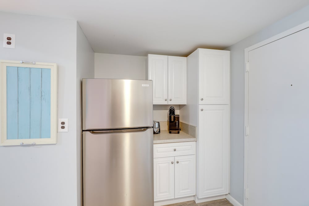 6th-floor Oceanfront Myrtle Beach Condo w/ Balcony