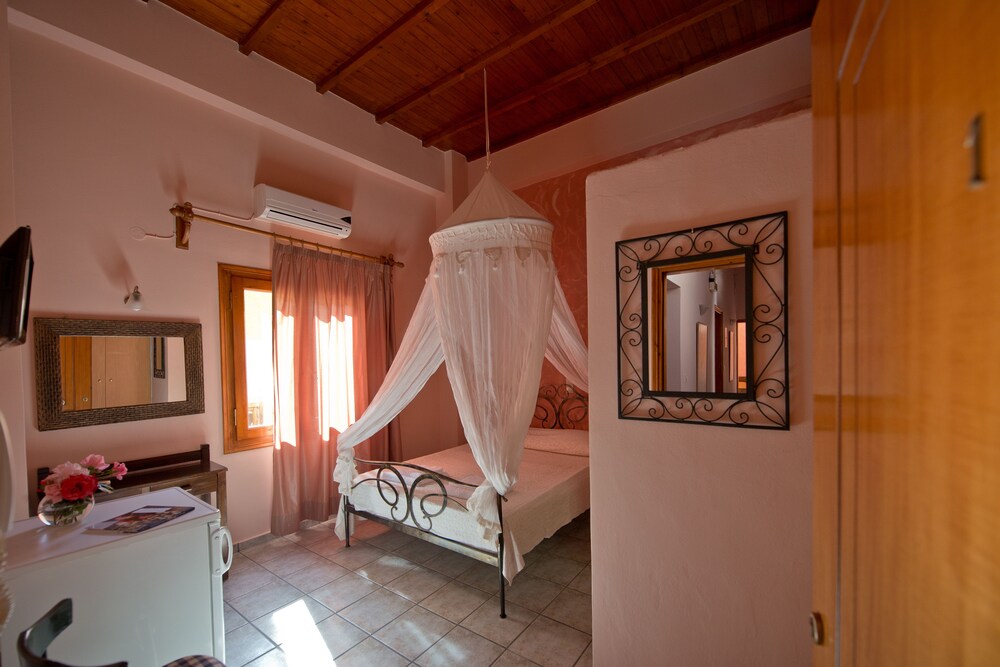 Katerina Traditional Rooms