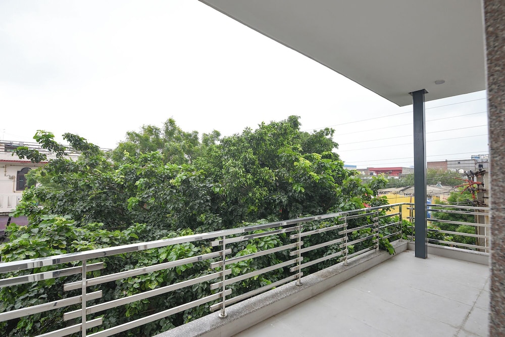 Fabhotel Black Pepper