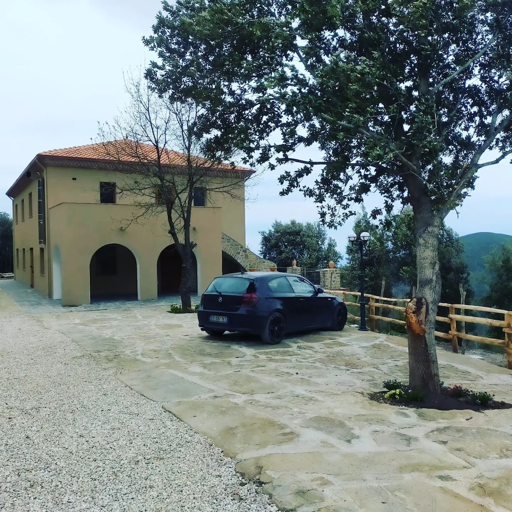 Elegant and Relaxing Farmhouse Nestled in the Heart of Cilento view 4