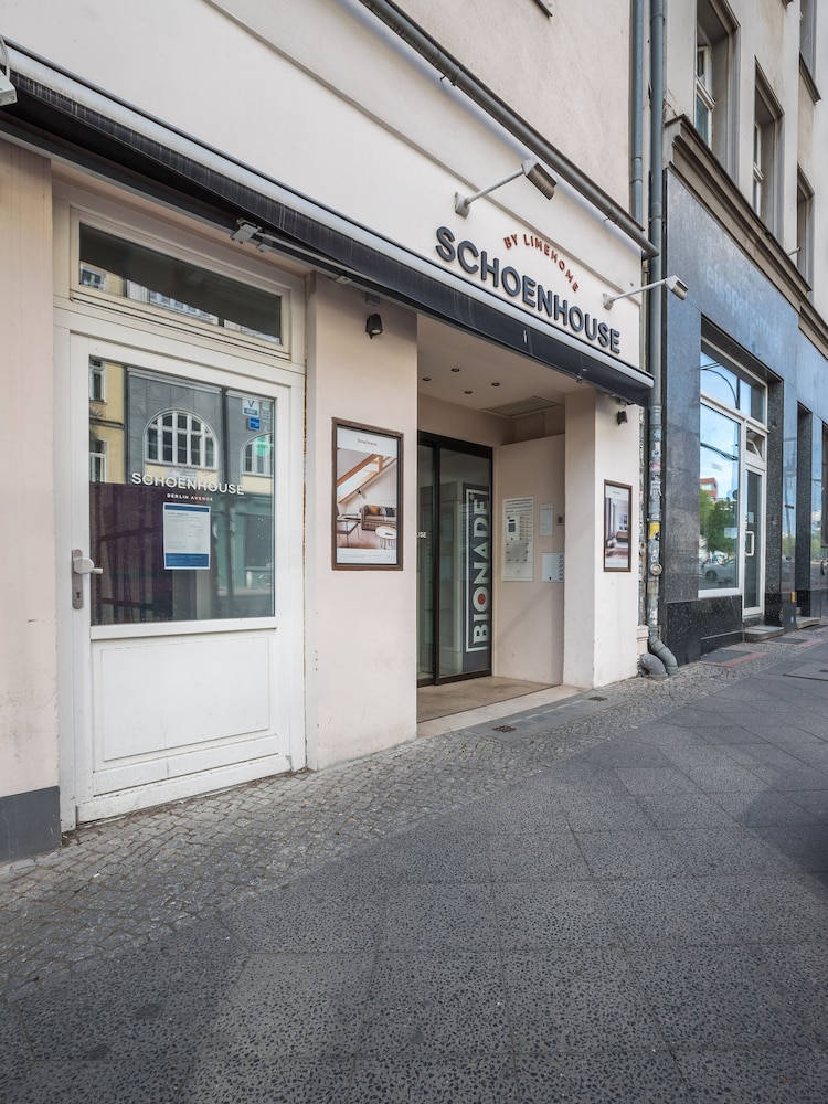 Schoenhouse Avenue by Limehome