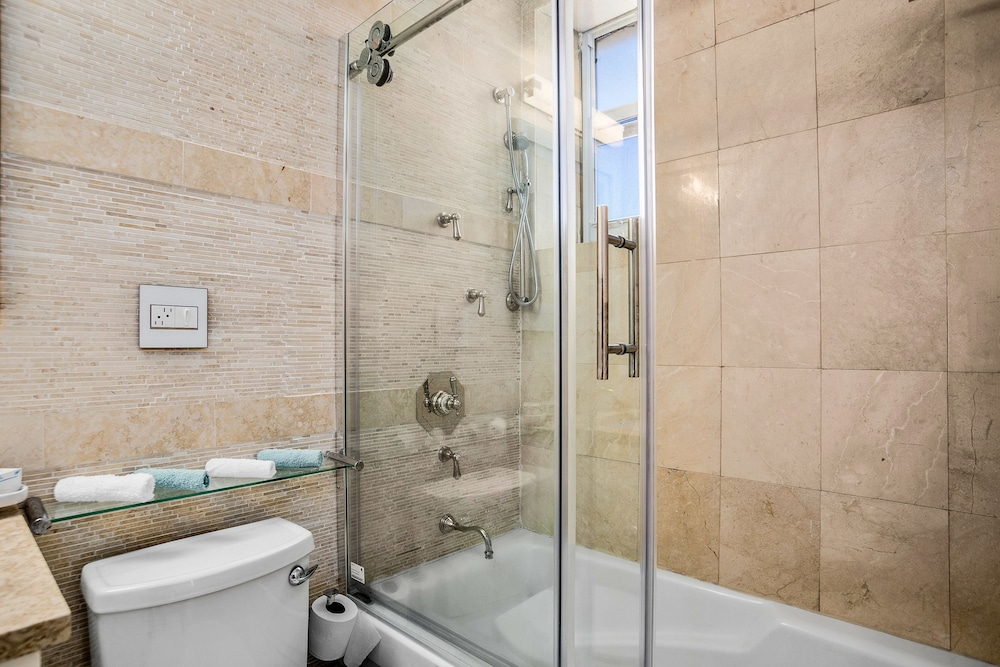 2 bedroom 2 bath apt in South Beach - Image 3