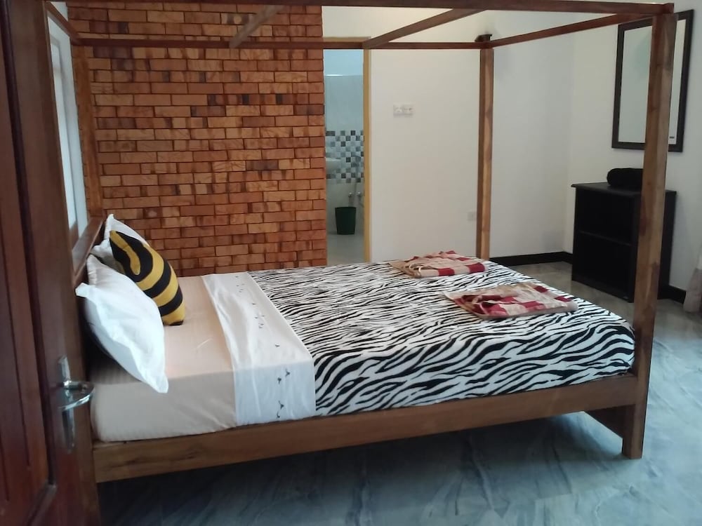 Lizzie Villa Guest House