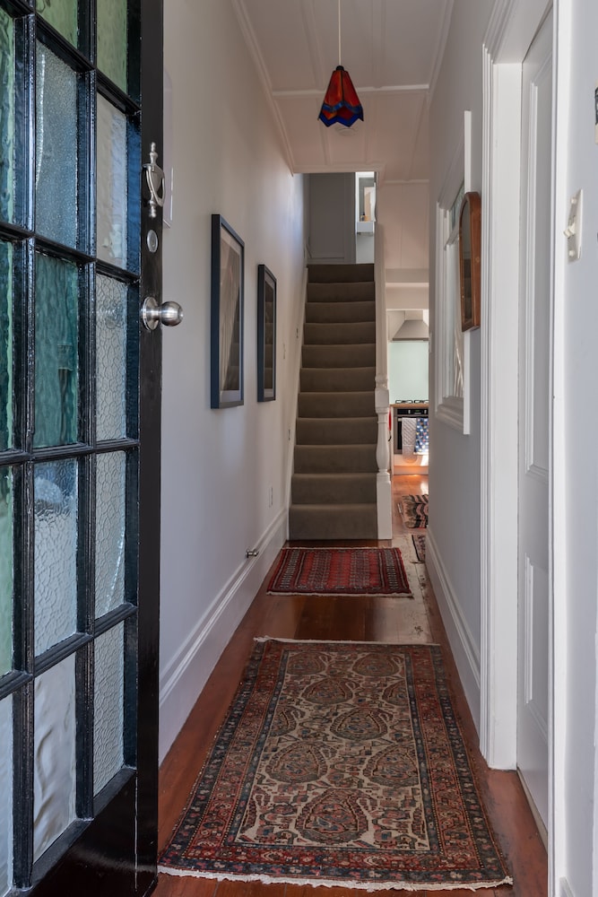 Timeless Heritage Grey Lynn 2BR Beauty view 2