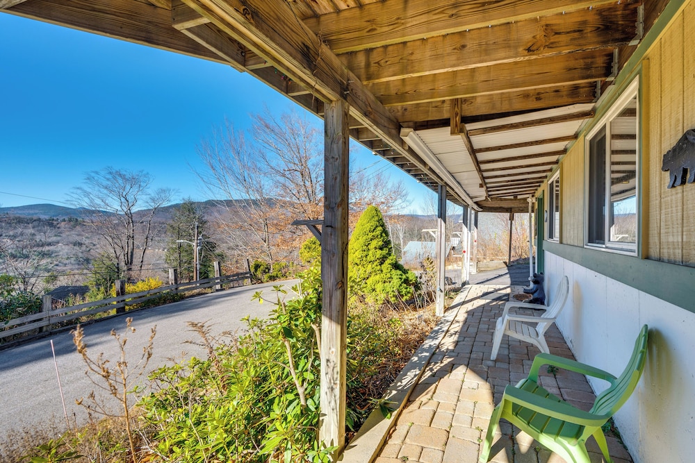 1 Mi to Story Land: Spacious Home w/ Mtn Views!