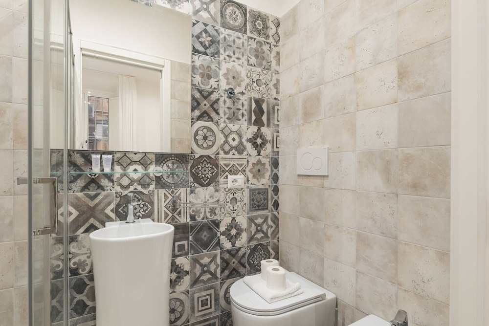 Vatican Suite 2 Levels Completely Renovated