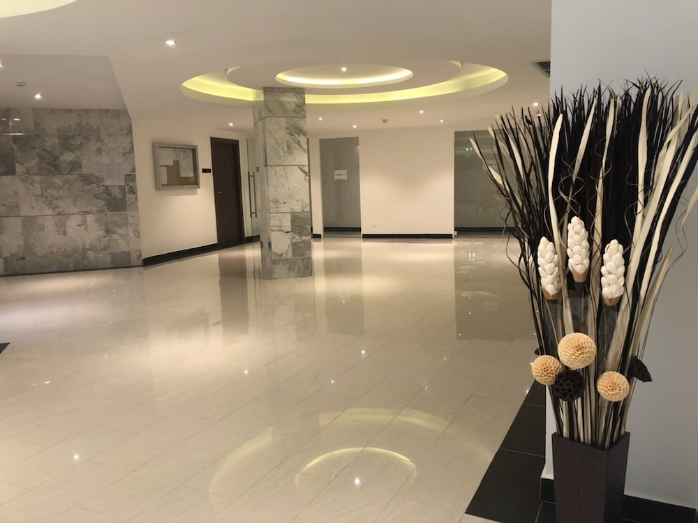 Luxury Apartments in Grand Avenue view 4