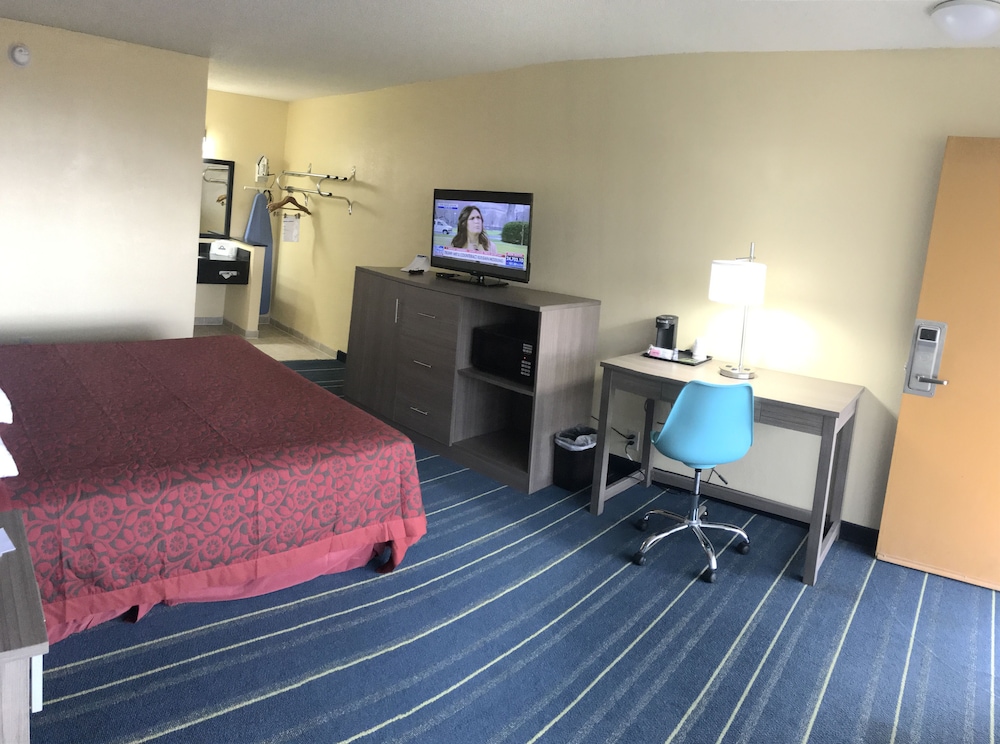 Days Inn by Wyndham Salem, Illinois view 3