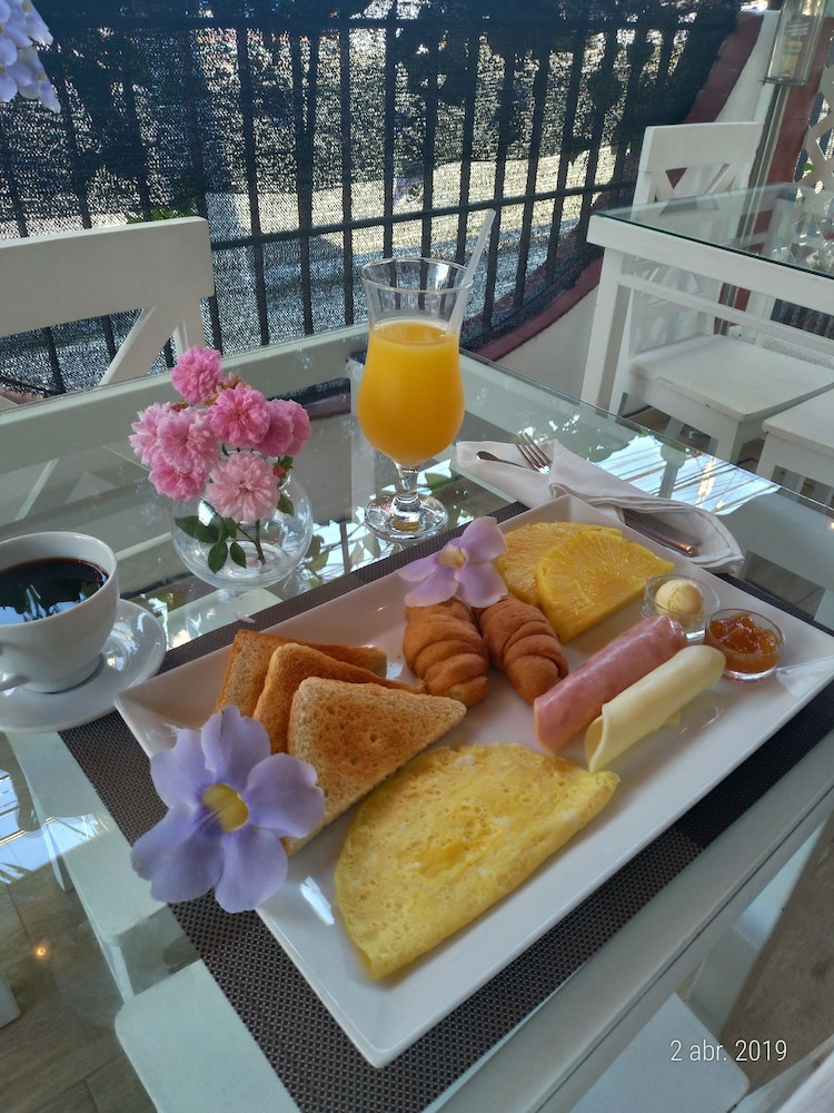 Via Emilia Bed and Breakfast Restaurante