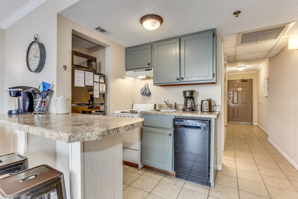 Oceanview Condo at Meridian Plaza