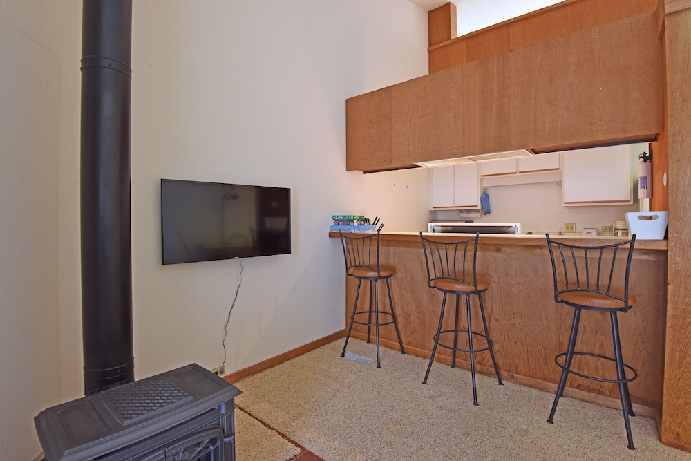 Lake Tahoe Vacations - Golden Ski Getaway - Property Image 13