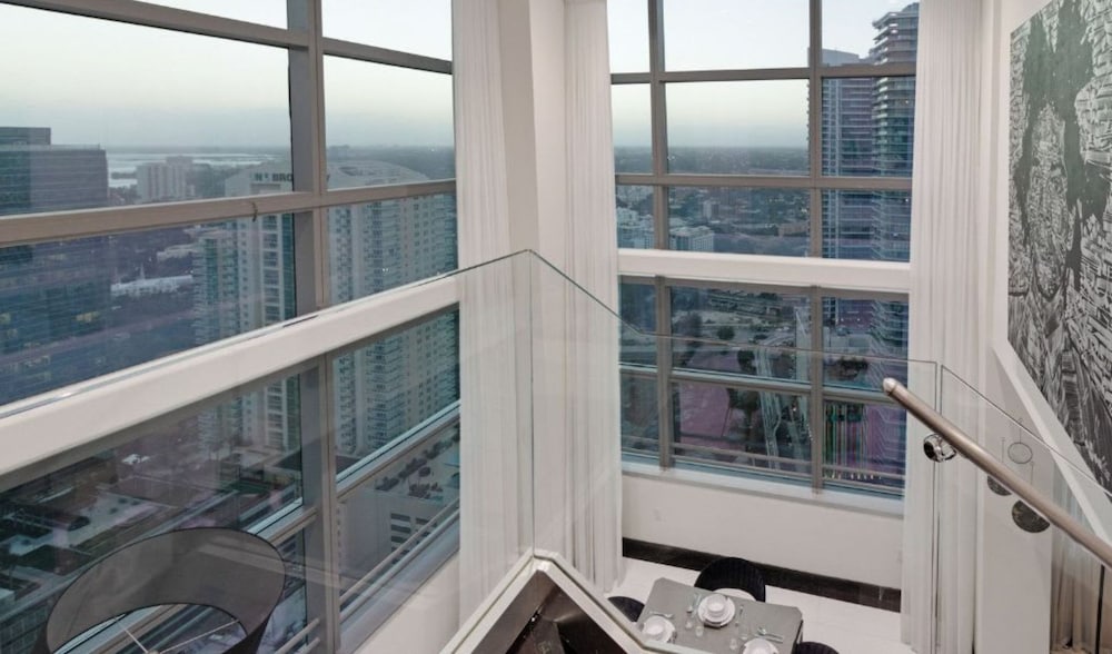 Roami at Brickell Arch