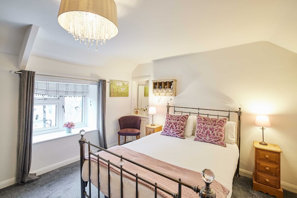 Host Stay Anvil Cottage