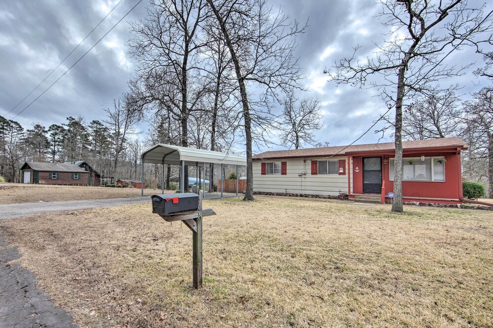 Jefferson Retreat w/ Backyard < 1 Mi to Lake! - Property Image 4