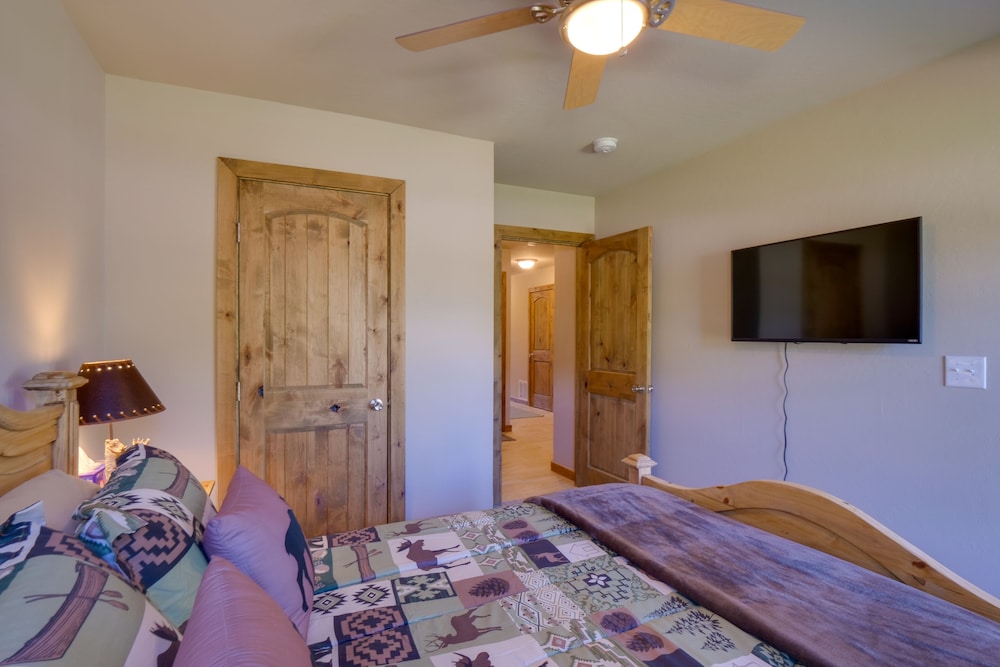 Tranquil Crested Butte Retreat w/ Mountain Views! view 4
