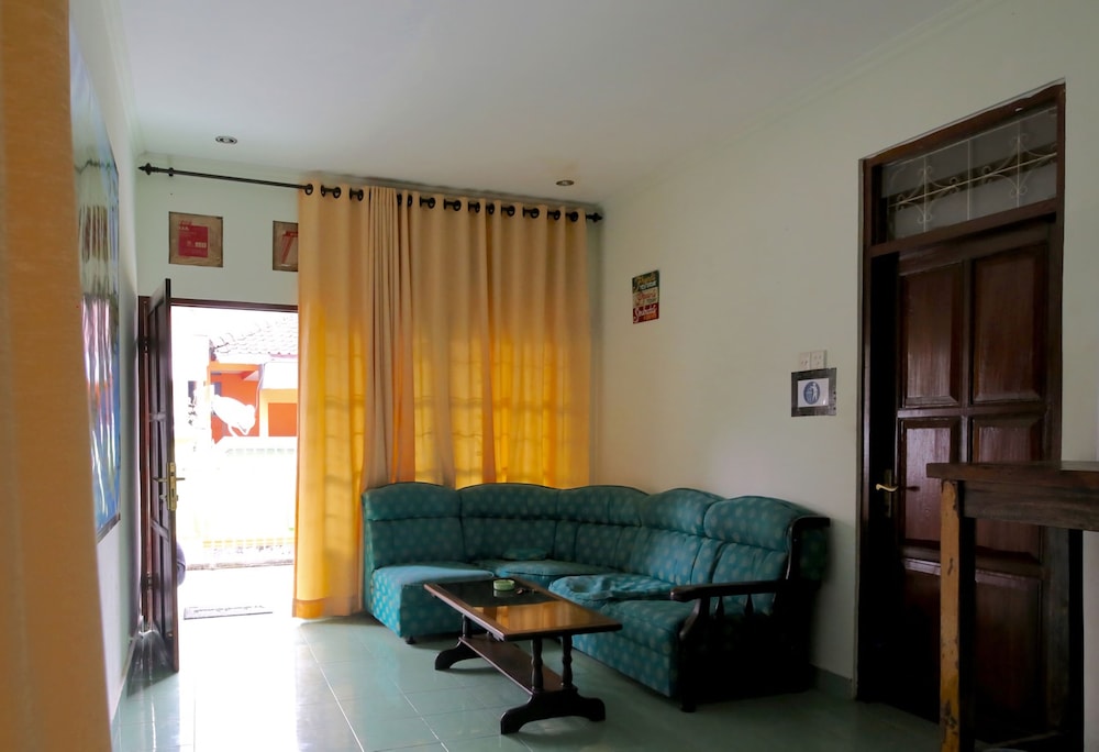 Morotai Camp Hostel -Adult Only