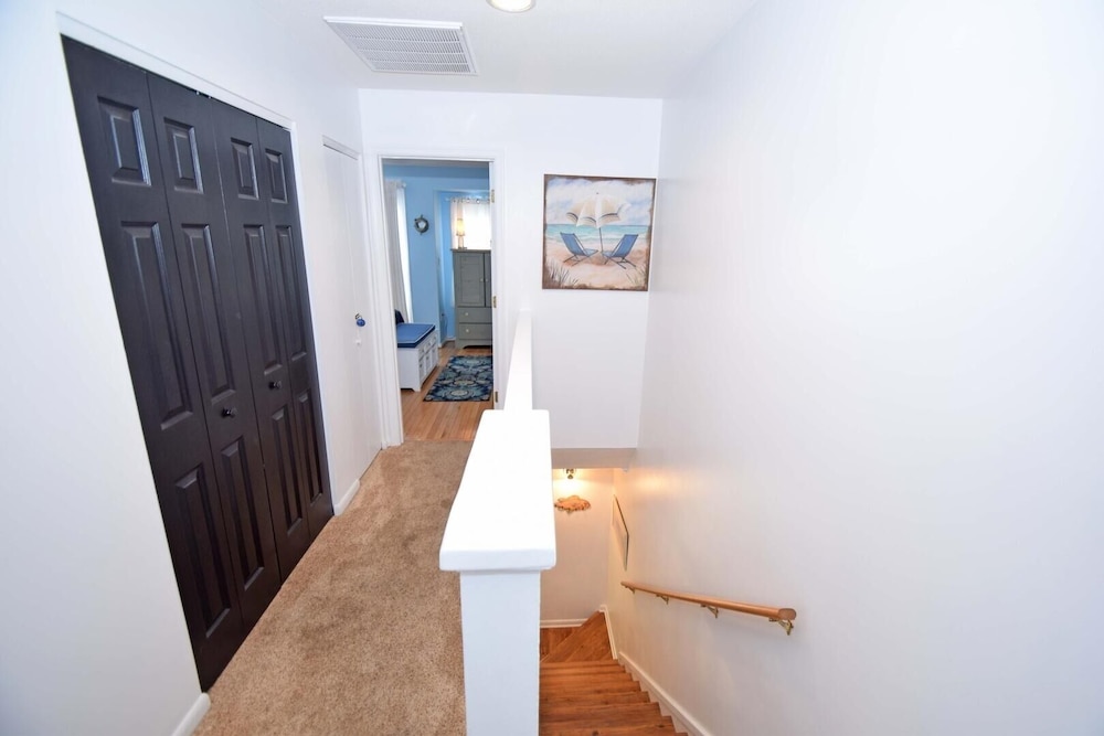 Harbour Island 46G 2 Br townhouse by RedAwning