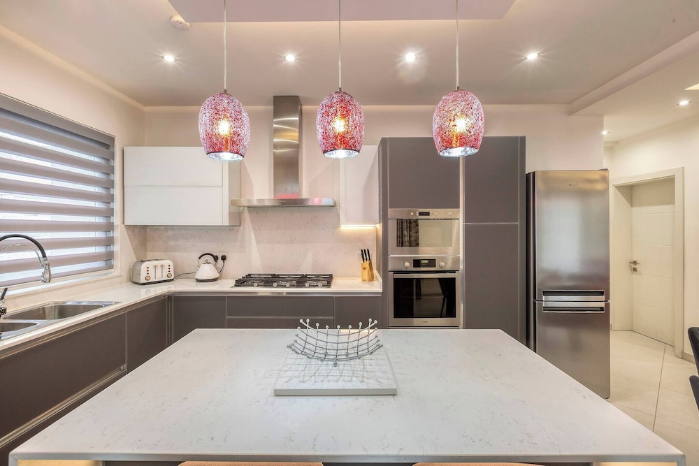 Luxury 3 BR Apt in Gzira Near Sliema - Stjulians
