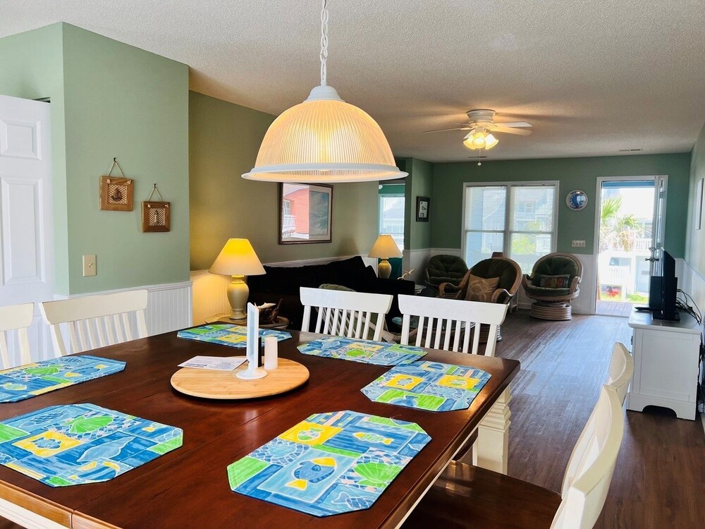 Tradewinds 4 Bedroom Home by RedAwning